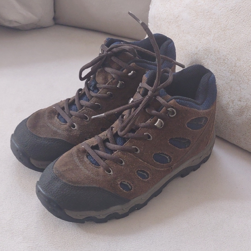 Outdoor Gear Women's Trail Crest Hiking Boots, Size 8.5